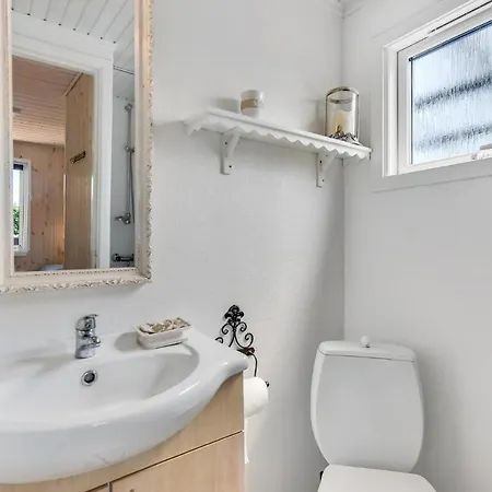 3 Bedroom Beautiful Home In Juelsminde Casa de Férias *