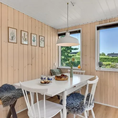 Vakantiehuis Three-bedroom In Juelsminde