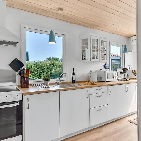 Casa de Férias 3 Bedroom Beautiful Home In Juelsminde Sonderby (Midtjylland)