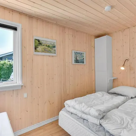 Three-bedroom In Juelsminde *